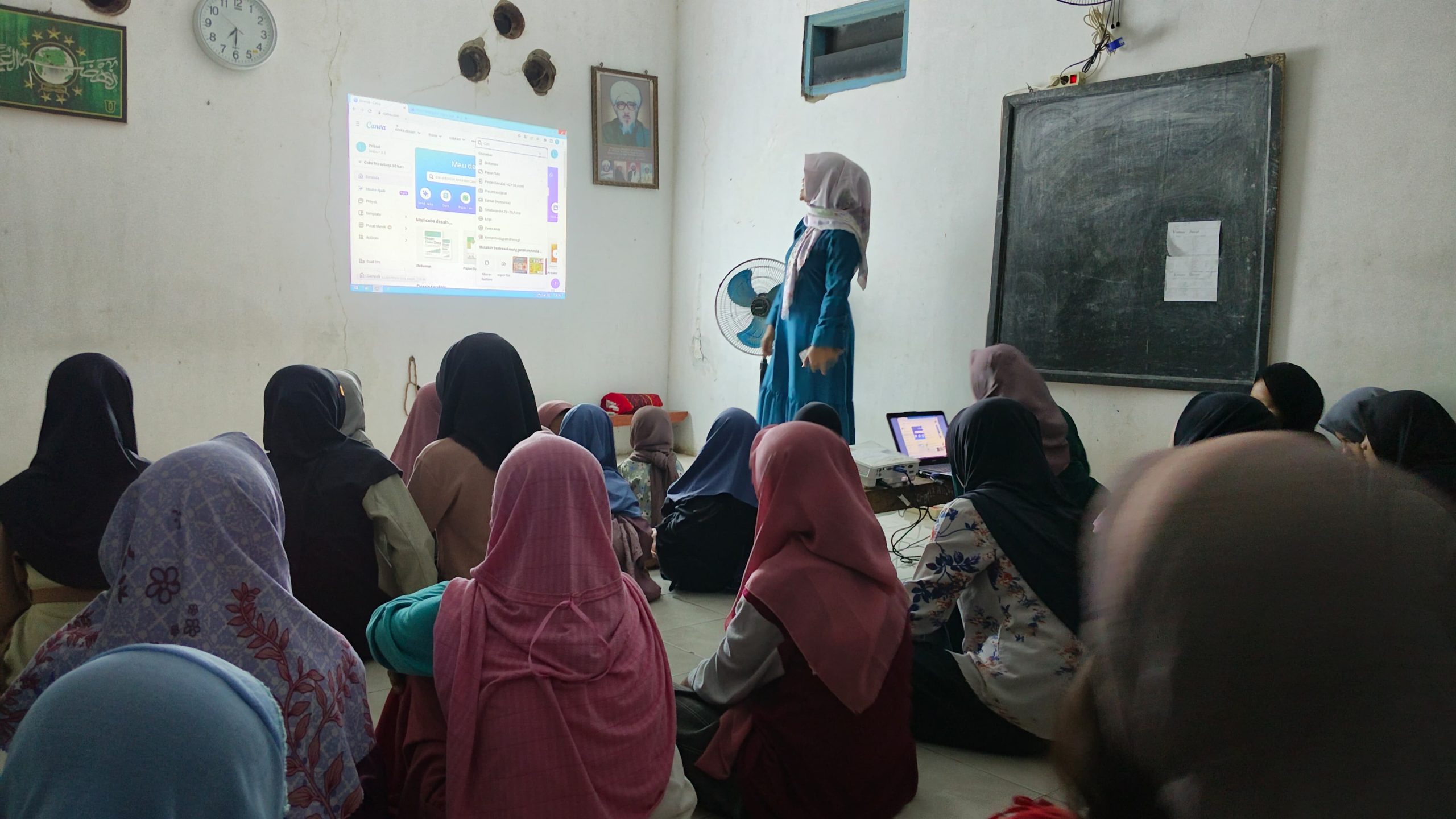 Remaja Mertelu dikenalkan Penggunaan Canva.